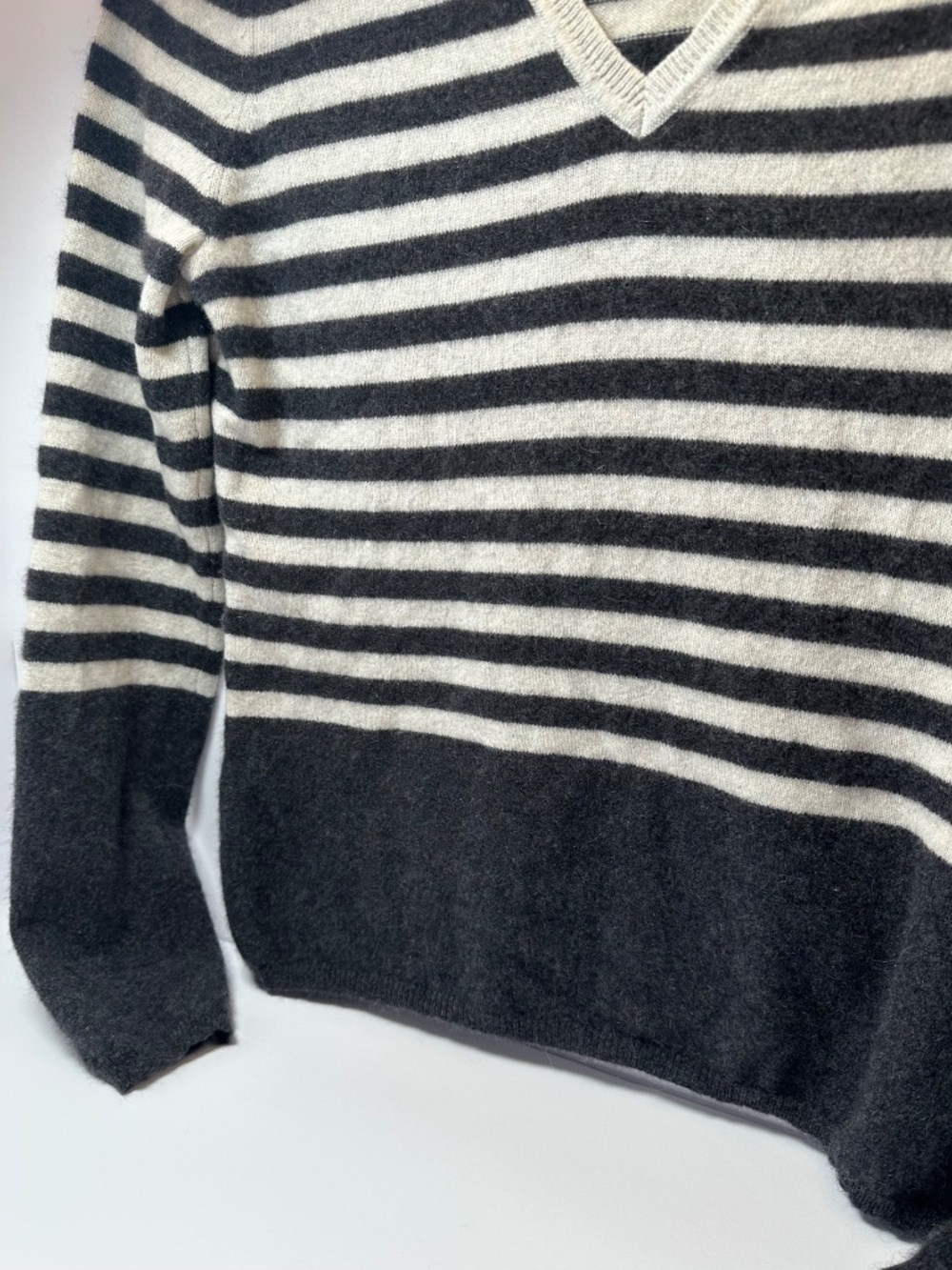 Lord & Taylor 100% Cashmere Sweater | Striped V-Neck | Soft Neutral | Size L - Picture 10 of 14